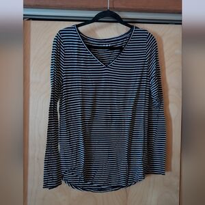 LOFT Black and White Striped Long Sleeve V-Neck Top